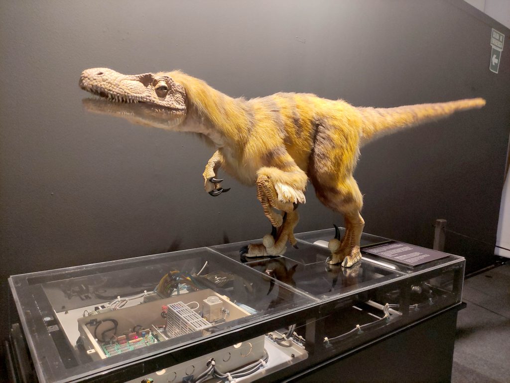 Modelo animatrónico de velociraptor